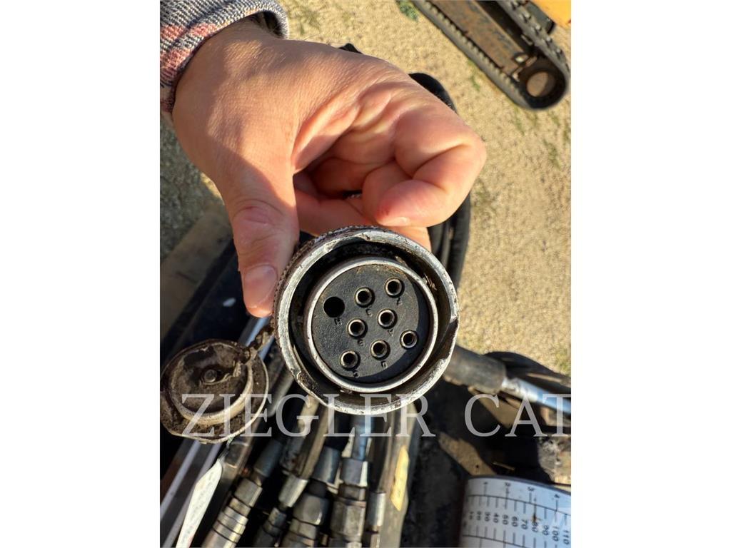 CAT PC205 Smykem řízené nakladače