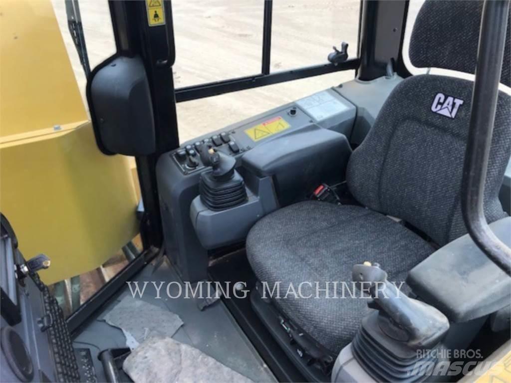 CAT PL61 Pokladače potrubí