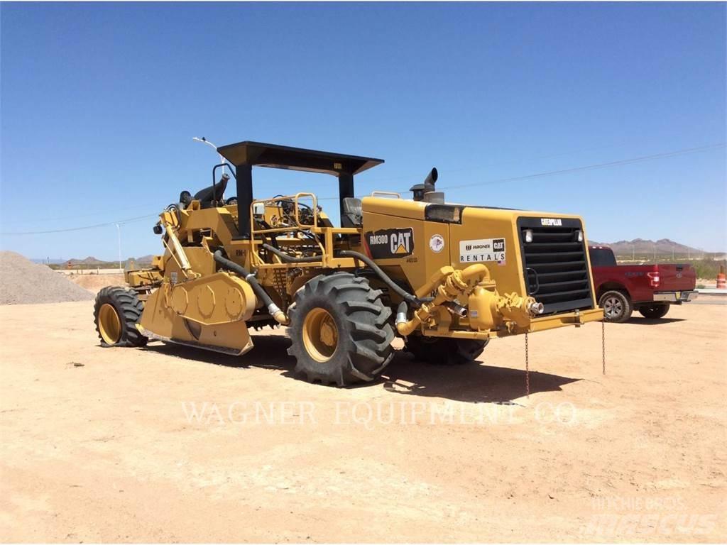 CAT RM-300 Recyklátory asfaltu