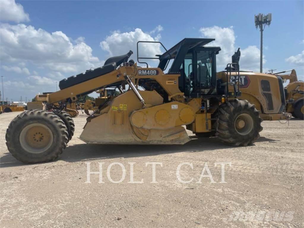 CAT RM400 CAB Kolové nakladače