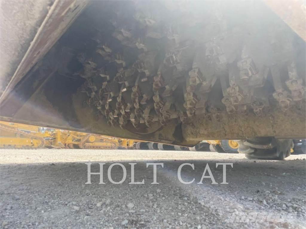 CAT RM400 CAB Kolové nakladače