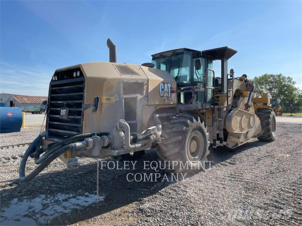 CAT RM500B Finišery