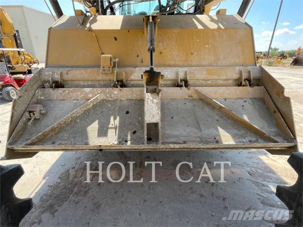 CAT RM500B CAB Recyklátory asfaltu