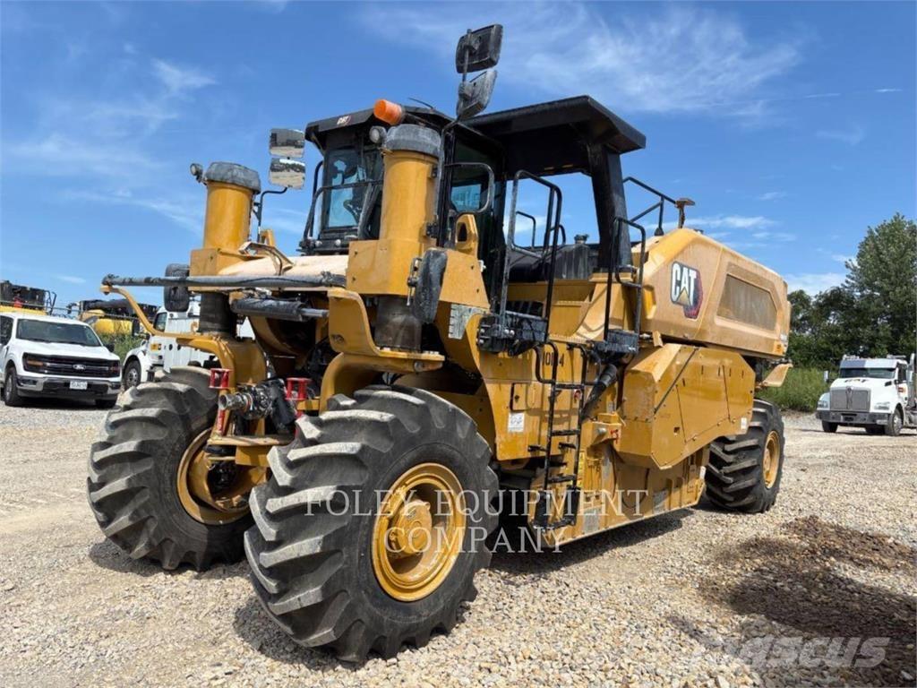 CAT RM600-01 Finišery