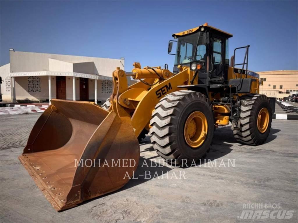 CAT SEM660D Kolové nakladače