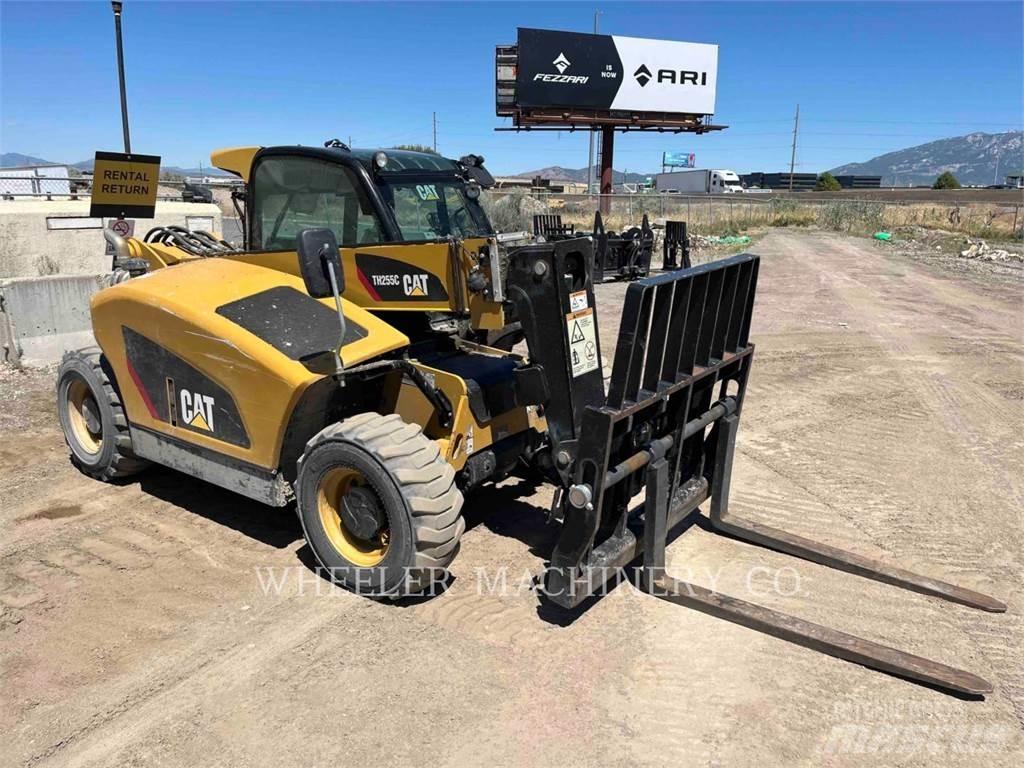 CAT TH255C CB Teleskopické manipulátory