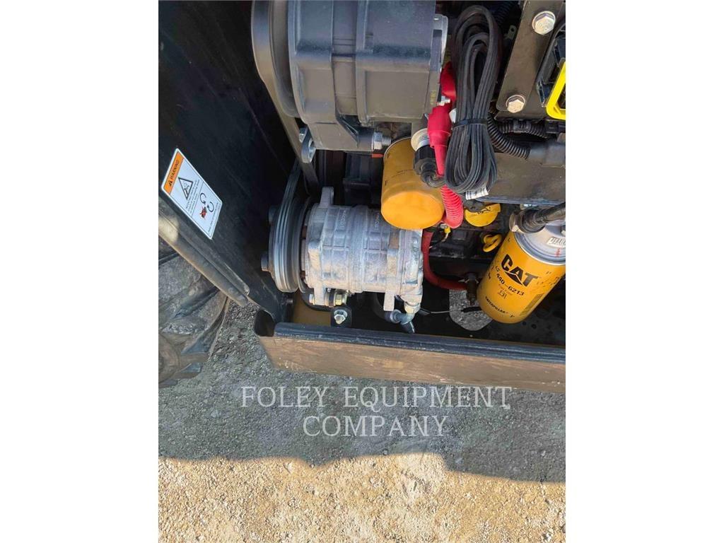 CAT TH255CC Teleskopické manipulátory