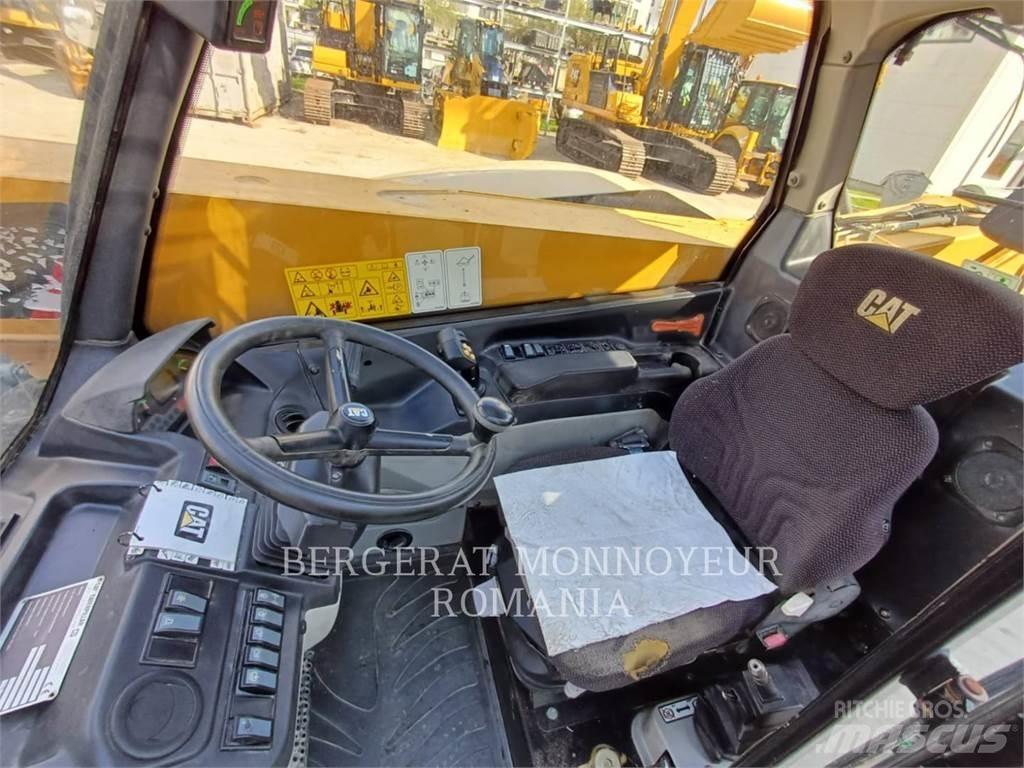 CAT TH407C Teleskopické manipulátory