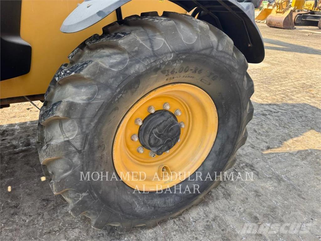 CAT TH417C Teleskopické manipulátory