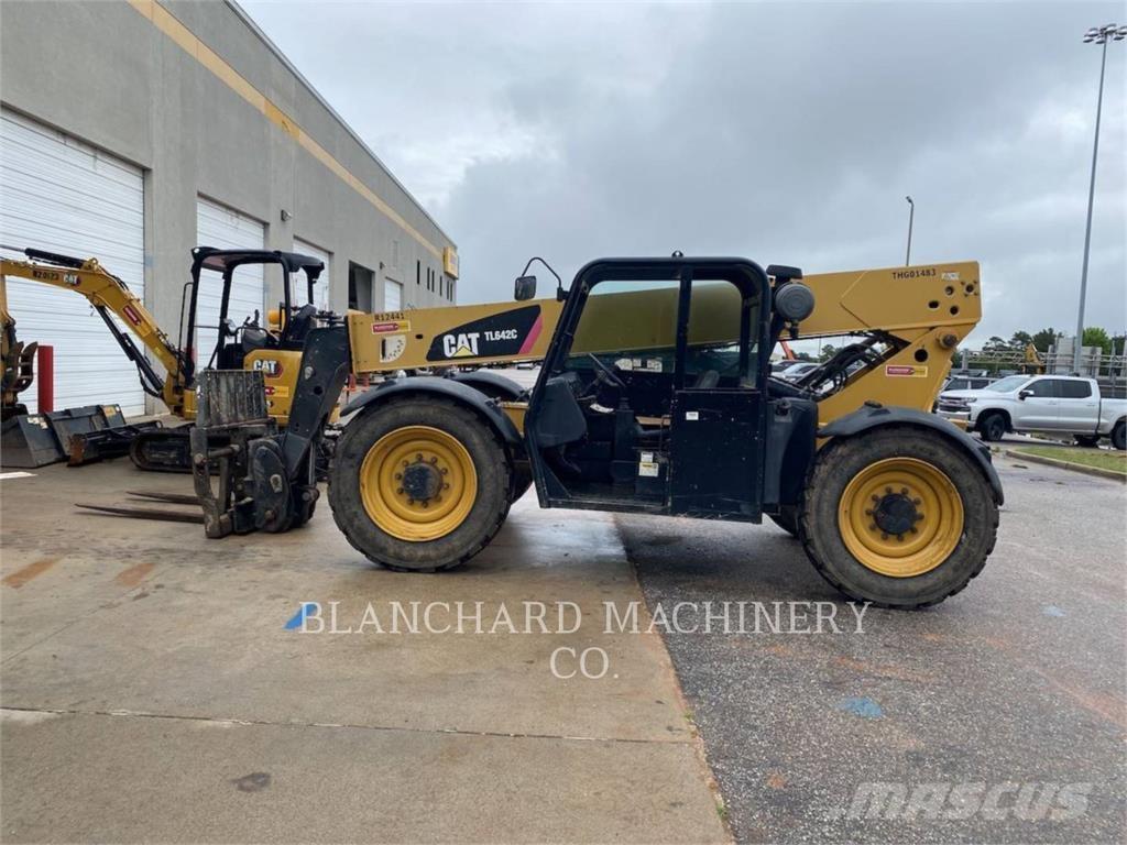 CAT TL 642 C Teleskopické manipulátory