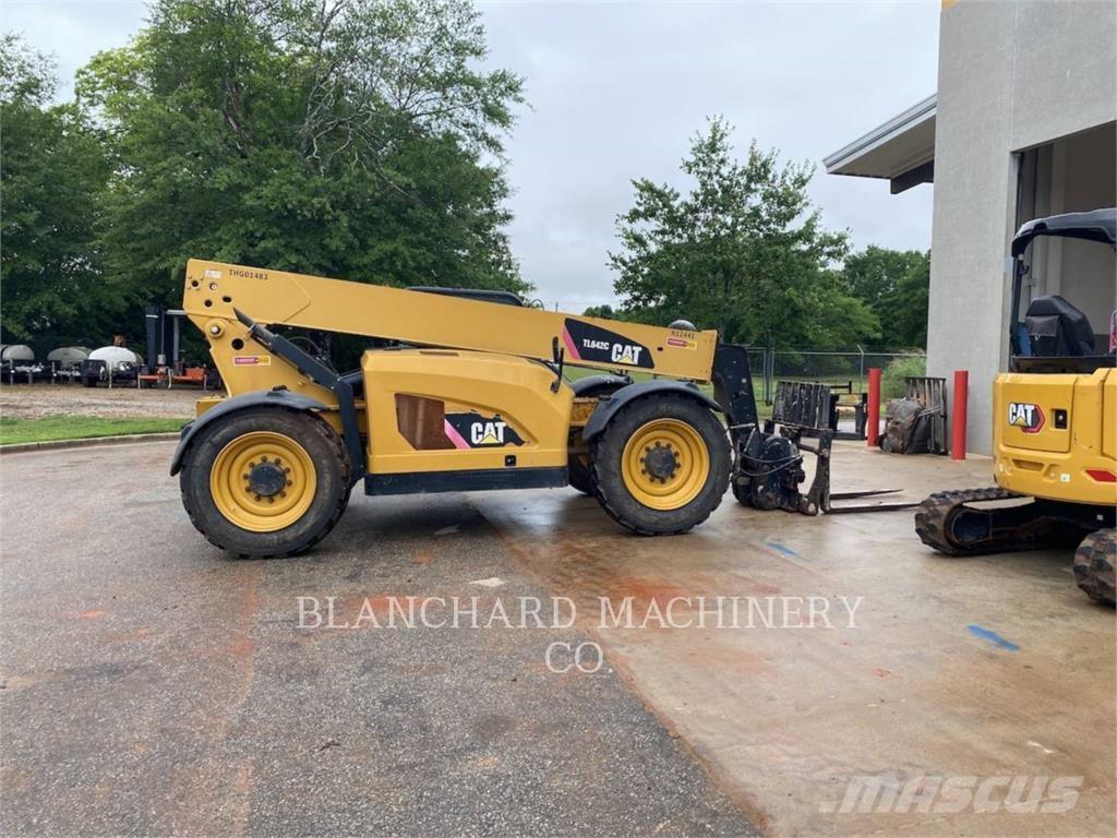 CAT TL 642 C Teleskopické manipulátory