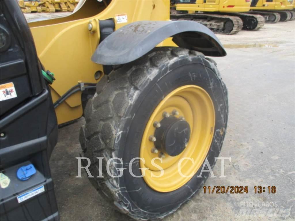 CAT TL1055D Teleskopické manipulátory