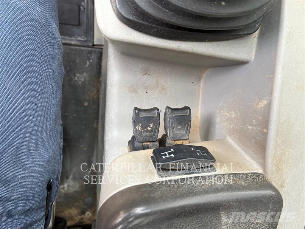 CAT TL1055D Teleskopické manipulátory