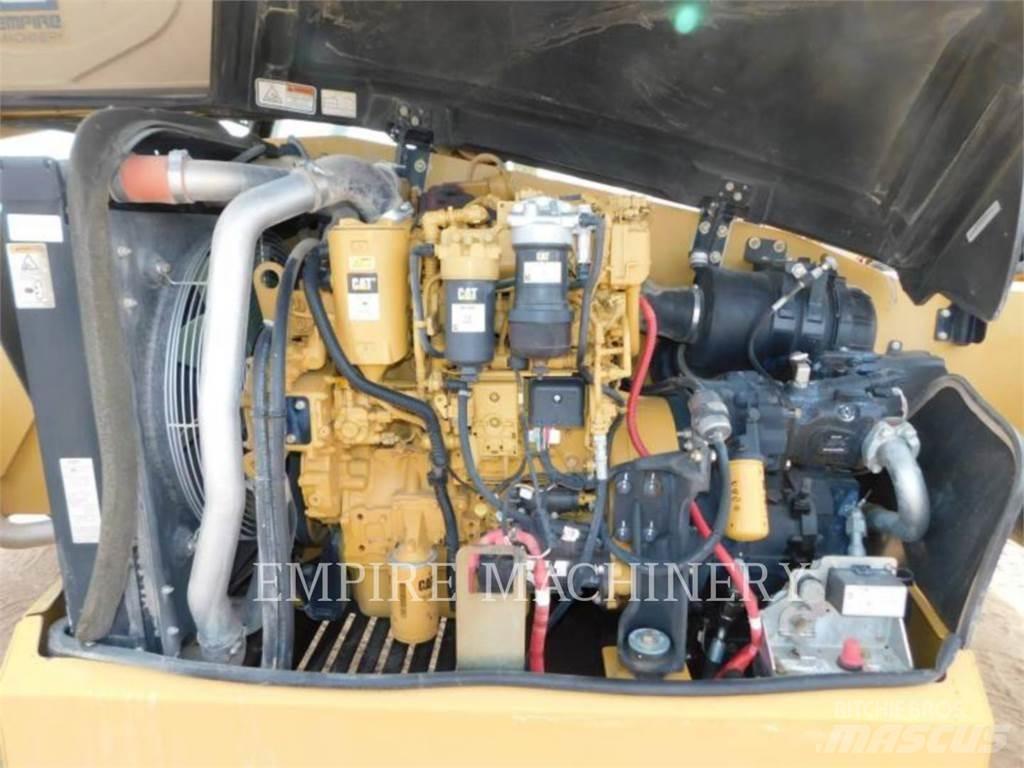 CAT TL1255D Teleskopické manipulátory