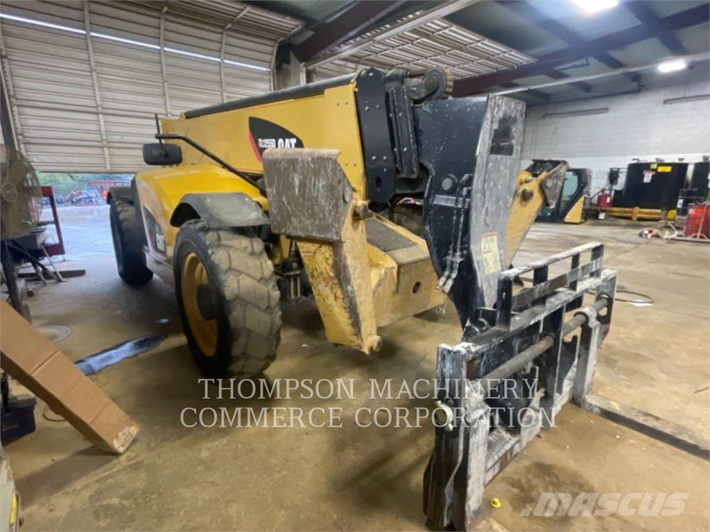 CAT TL1255D Teleskopické manipulátory