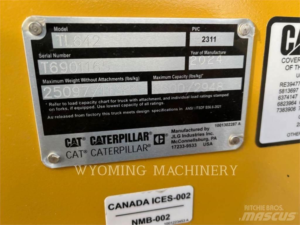 CAT TL642 Teleskopické manipulátory