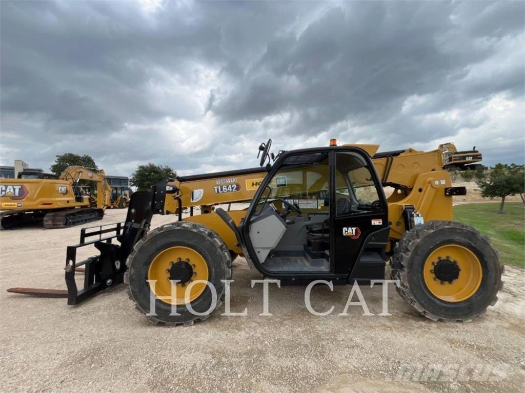CAT TL642 Teleskopické manipulátory