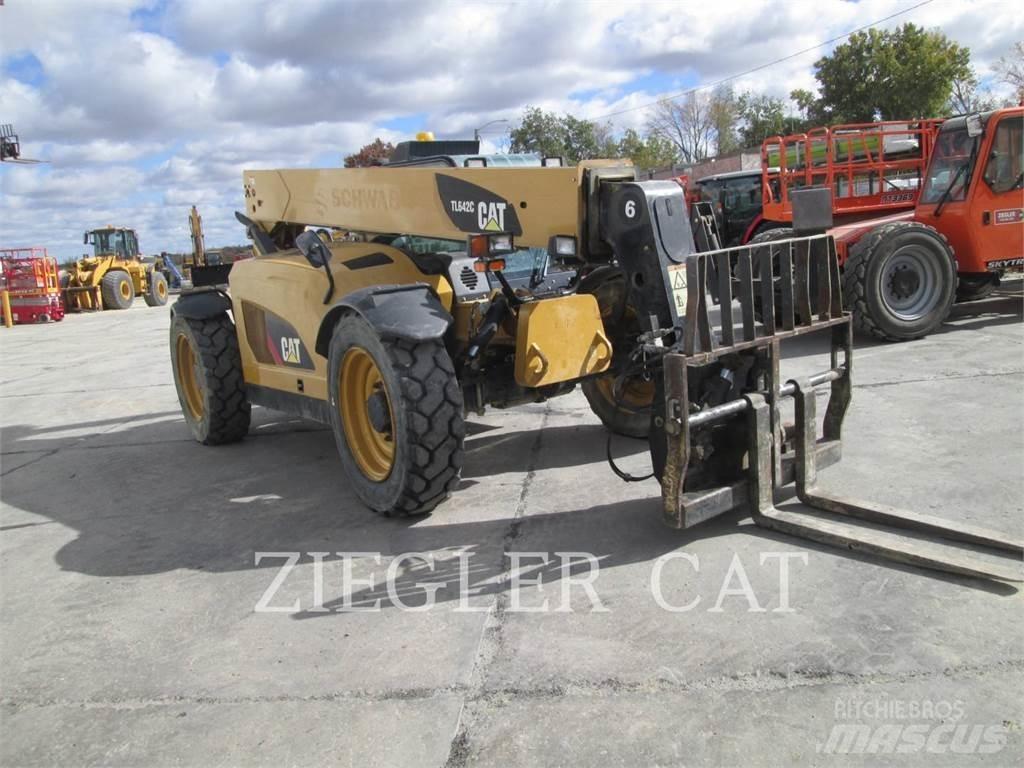 CAT TL642C Teleskopické manipulátory