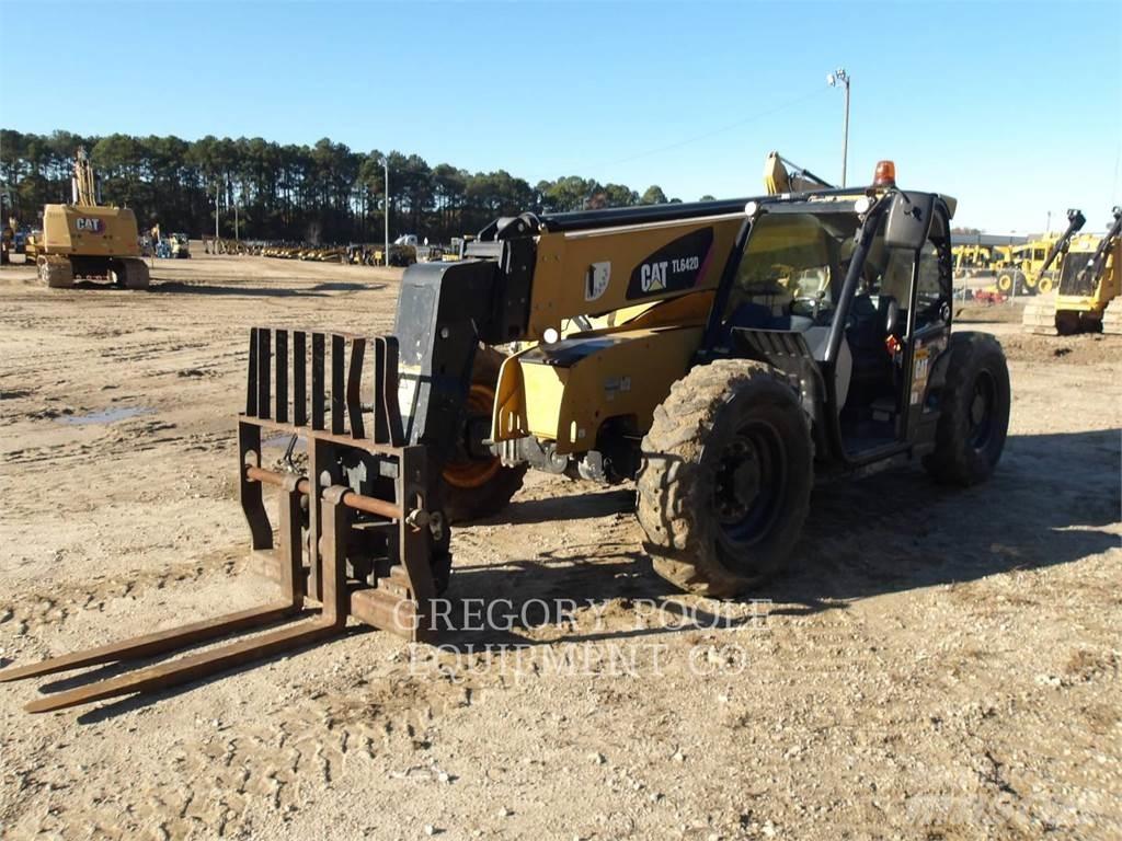 CAT TL642D Teleskopické manipulátory