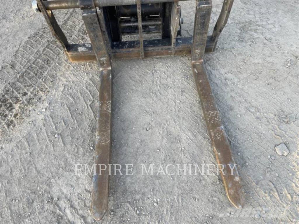 CAT TL642D Teleskopické manipulátory