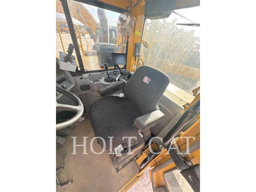 CAT W00 621G Skrejpry