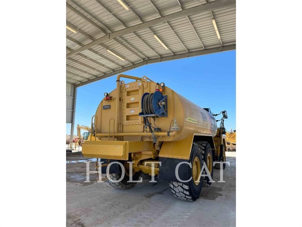 CAT W00 725 Cisternové vozy