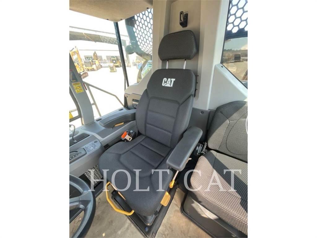 CAT W00 725 Cisternové vozy