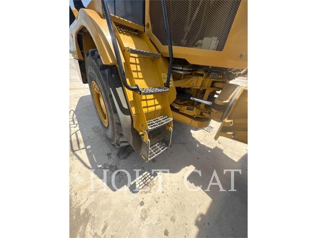 CAT W00 725 Cisternové vozy