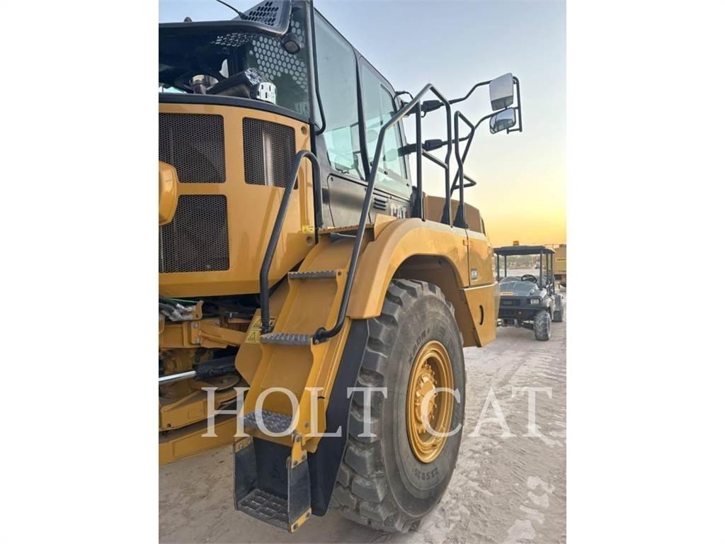 CAT W00 725 Cisternové vozy