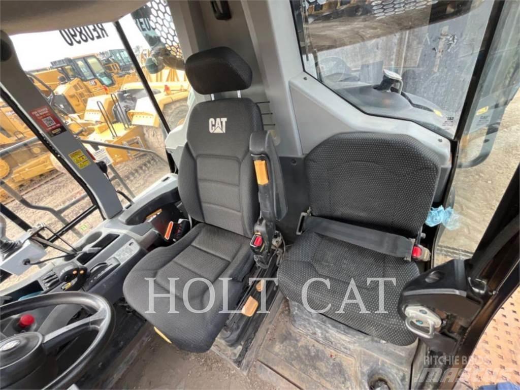 CAT W00 725 Cisternové vozy