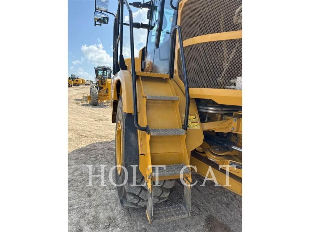 CAT W00 725 Cisternové vozy