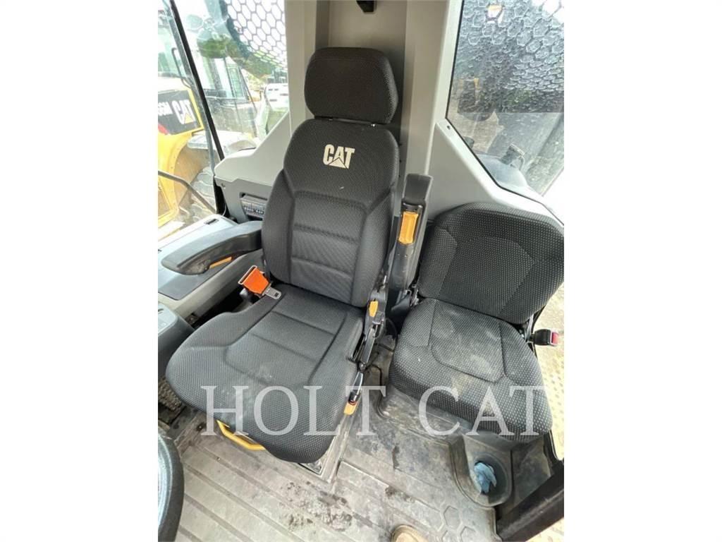 CAT W00 730 Cisternové vozy