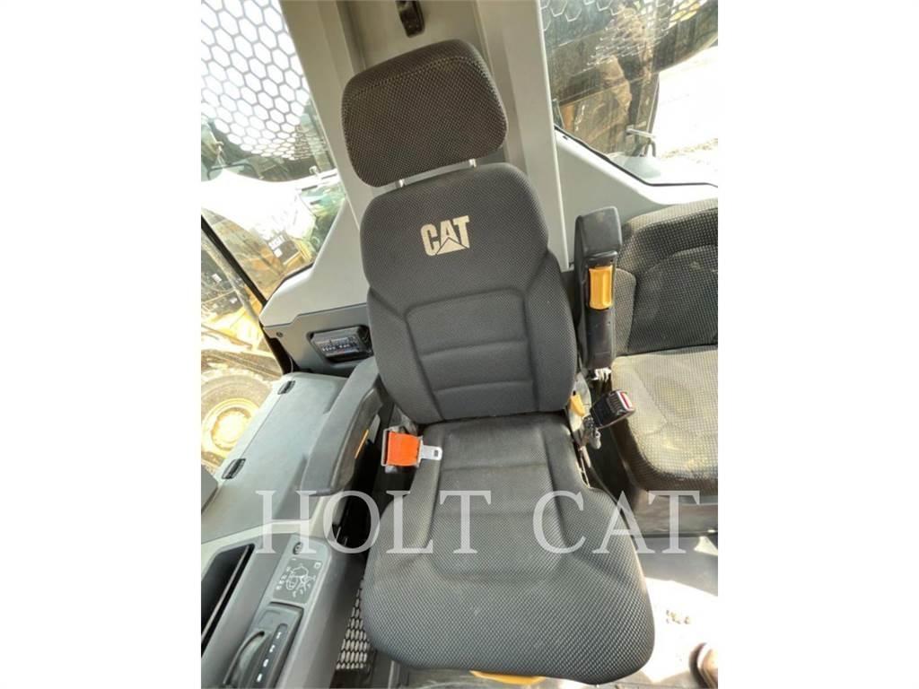 CAT W00 730 Cisternové vozy