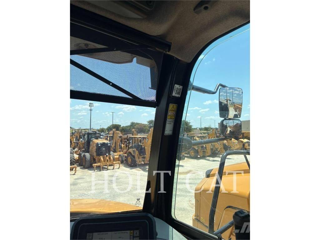 CAT W00 740 Cisternové vozy
