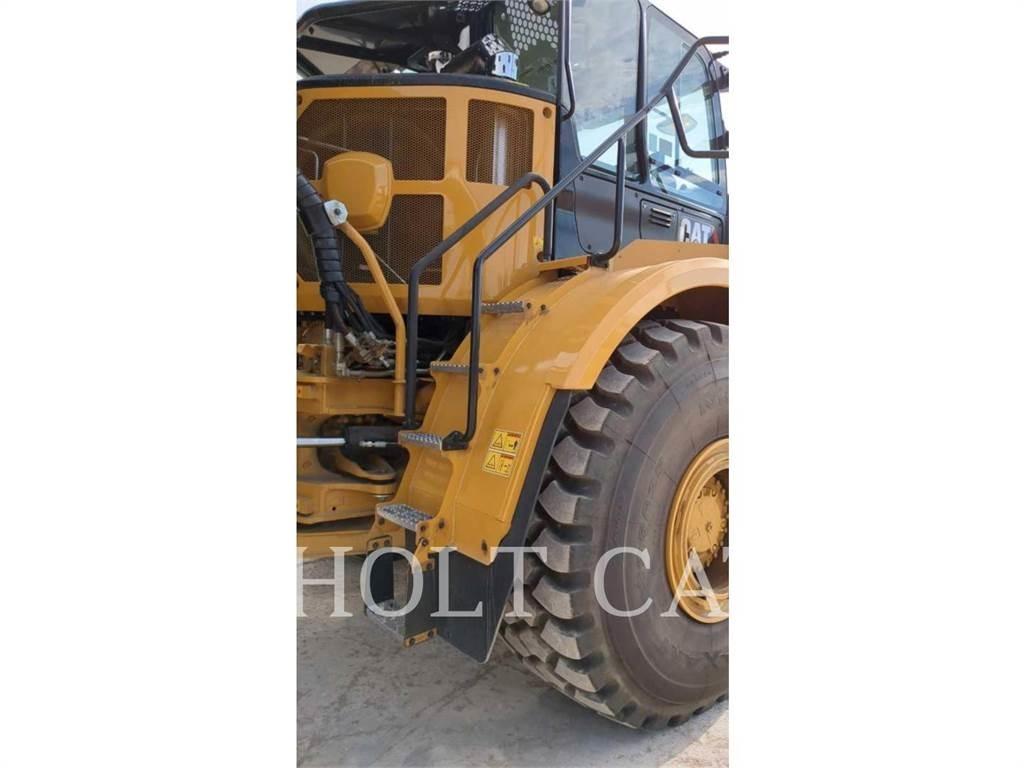 CAT W00 740GC Cisternové vozy