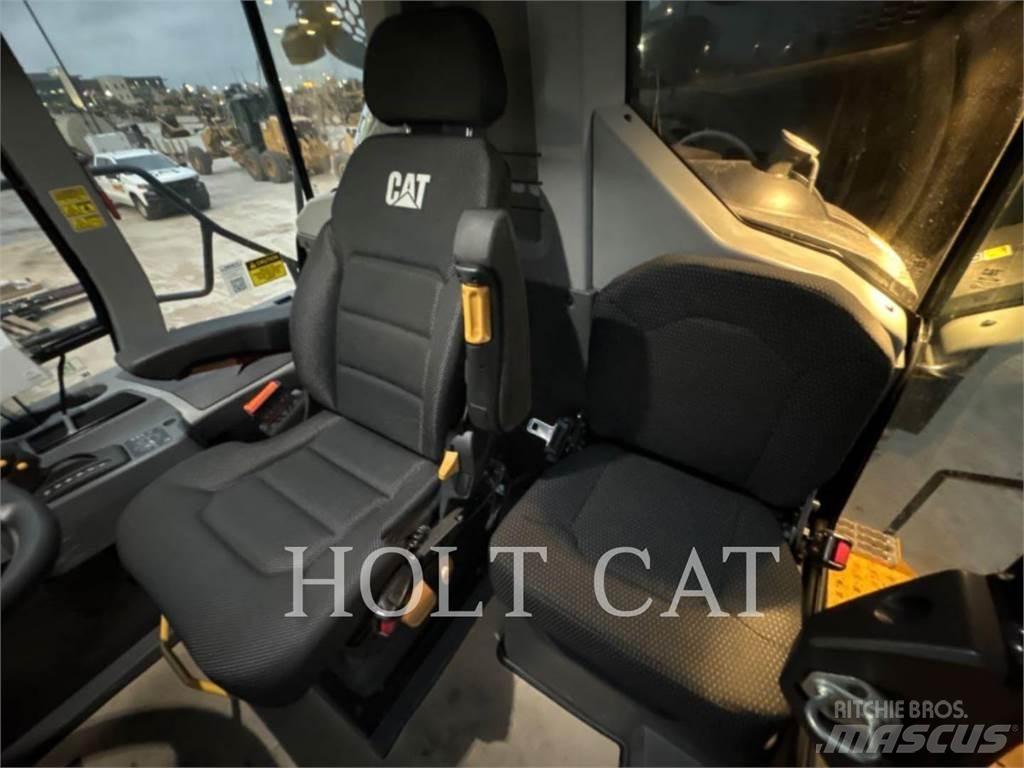 CAT W00 740GC Cisternové vozy