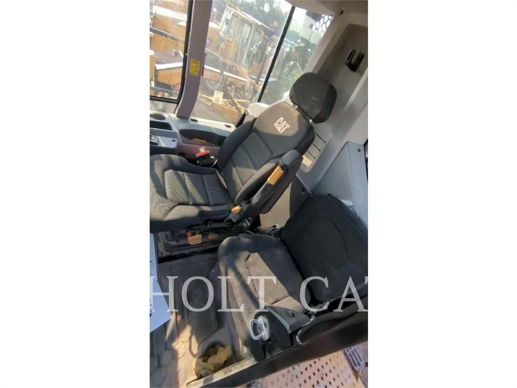 CAT W00 740GC Cisternové vozy