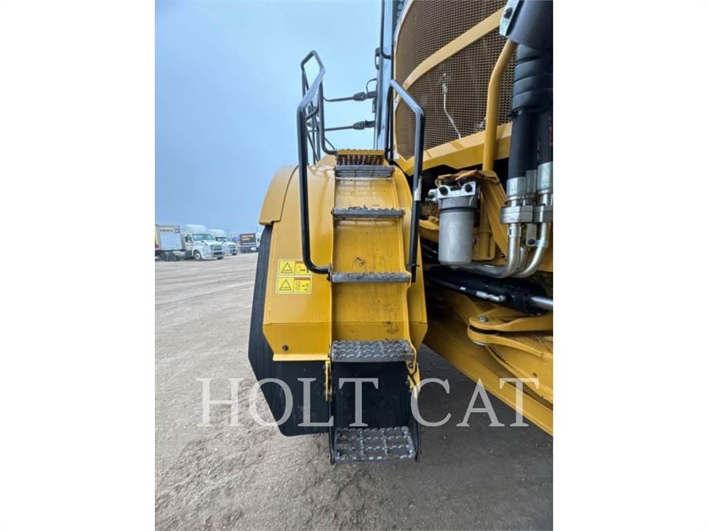 CAT W00 740GC Cisternové vozy