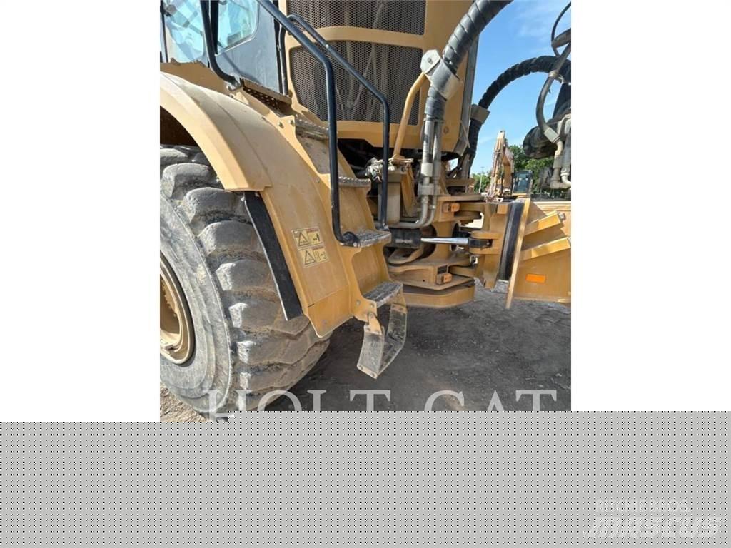 CAT W00 740GC Cisternové vozy