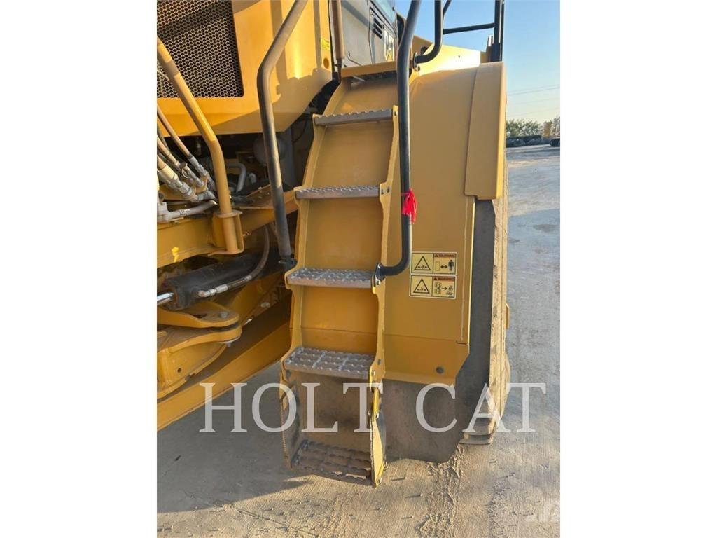 CAT W00 740GC Cisternové vozy