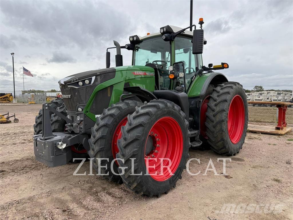 Fendt 933 VARIO Traktory