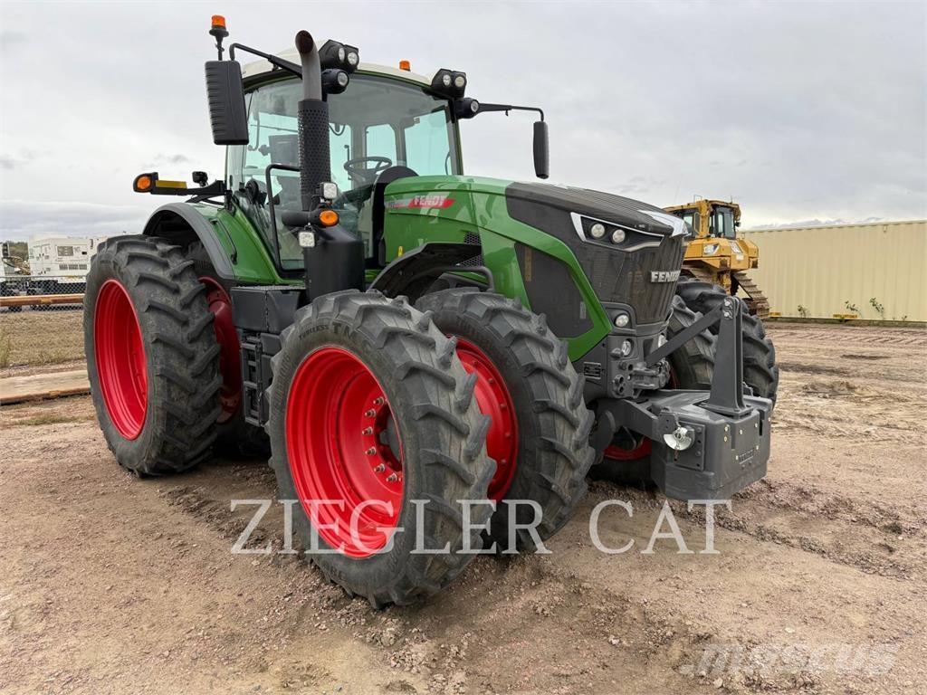 Fendt 933 VARIO Traktory
