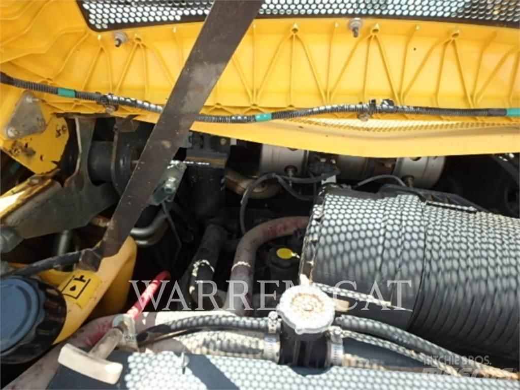 Ford / New Holland L220 Smykem řízené nakladače