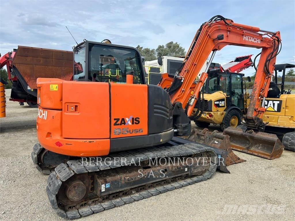 Hitachi ZAXIS85 Kolové nakladače