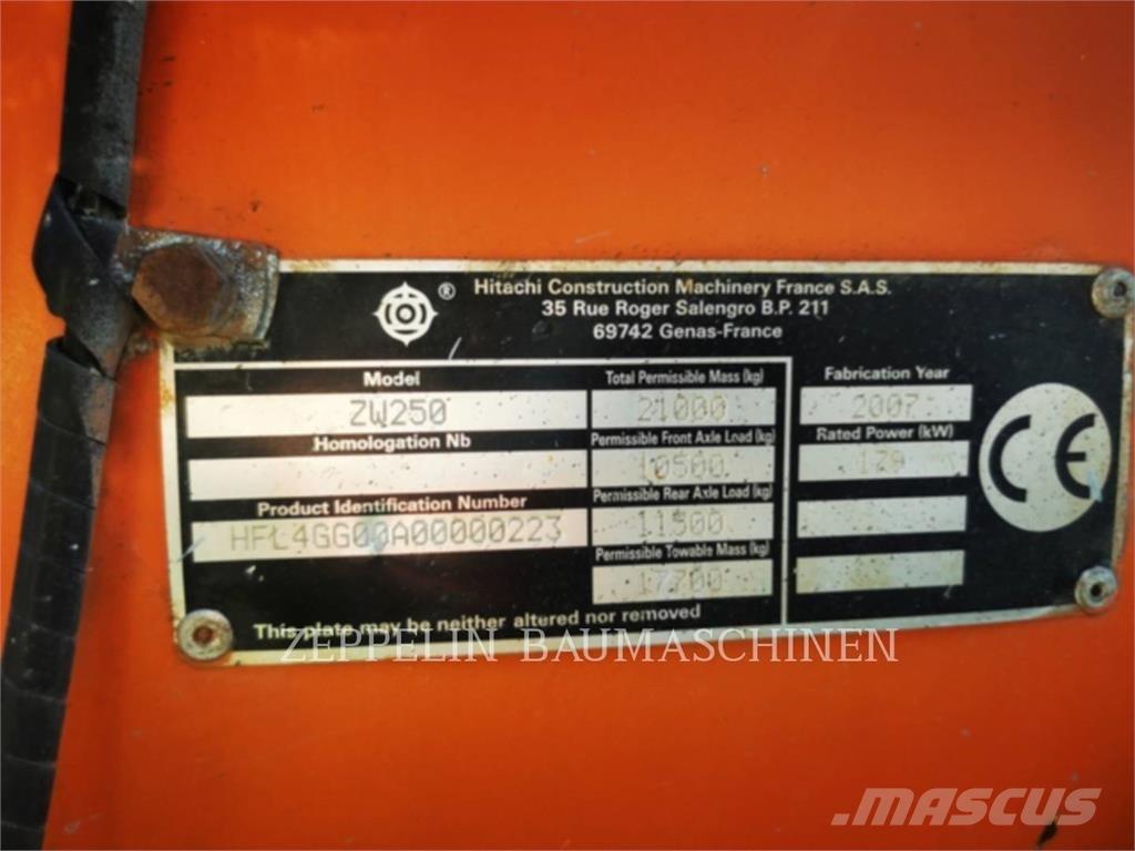 Hitachi ZW250 Kolové nakladače