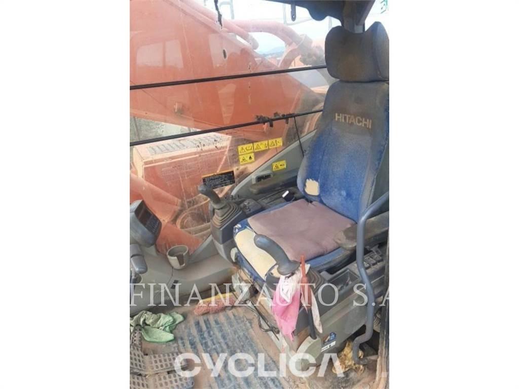 Hitachi ZX670 Pásová rýpadla