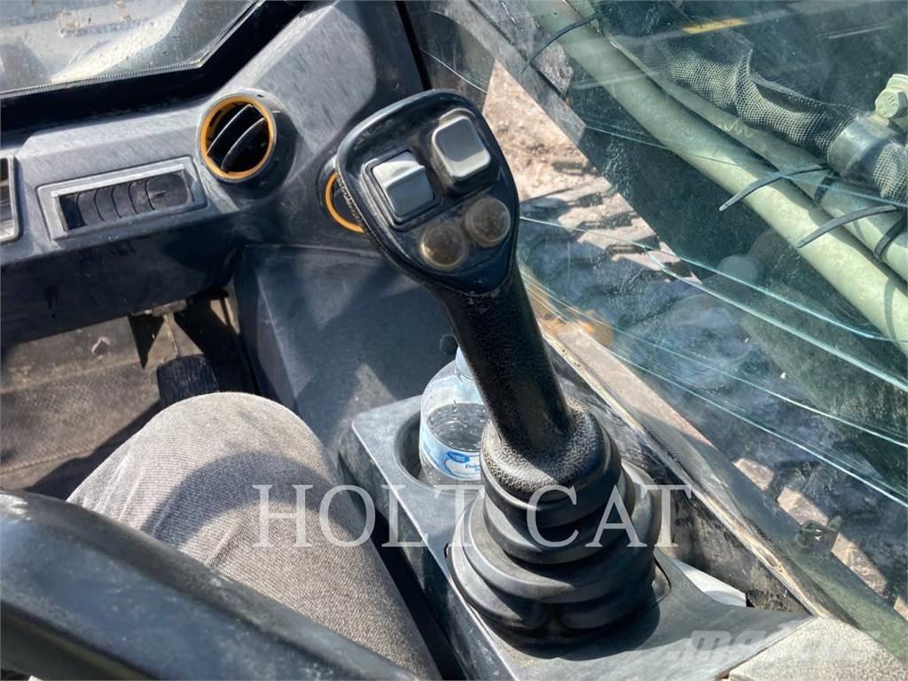 JCB 270T Pásové nakladače