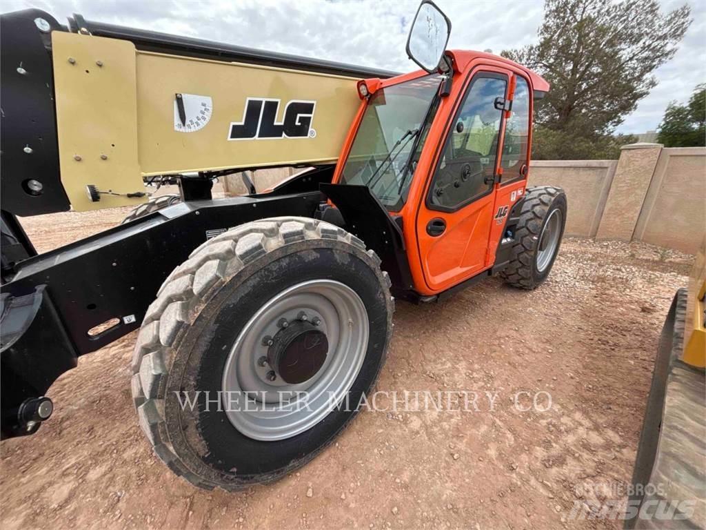 JLG 1055 Teleskopické manipulátory