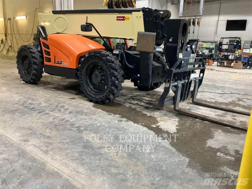 JLG 1255C Teleskopické manipulátory