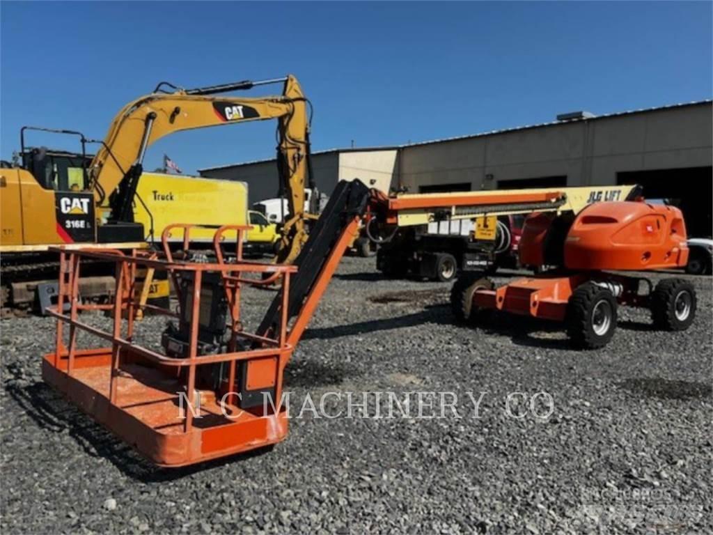 JLG 460SJ Pásová rýpadla